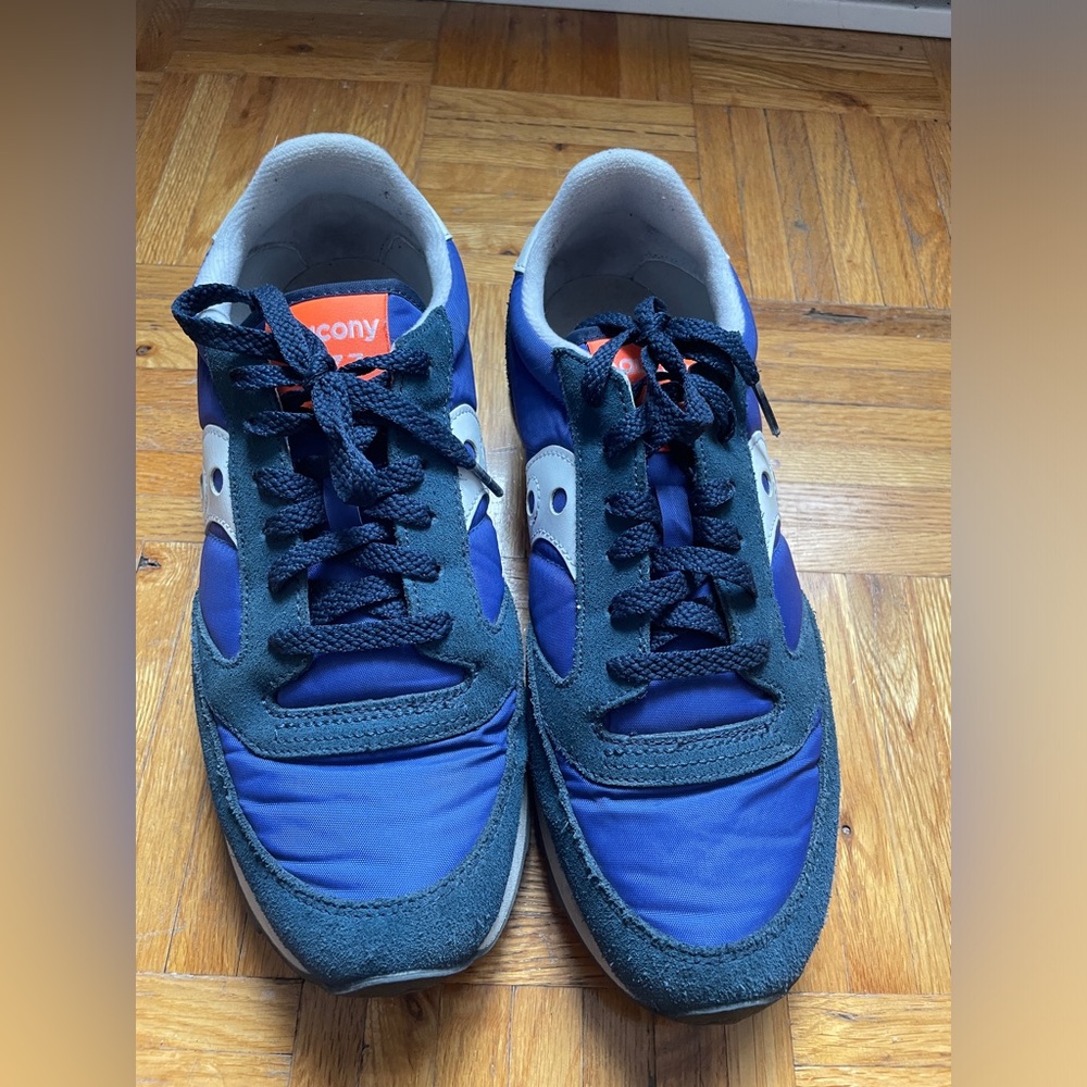 Lightweight Saucony on trend sneakers. Men’s 8.5. Women’s 10/10.5. Unisex. - Picture 2 of 5